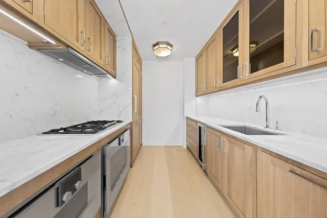 $2,599,000 | 30 Park Place, Unit 42C | TriBeCa