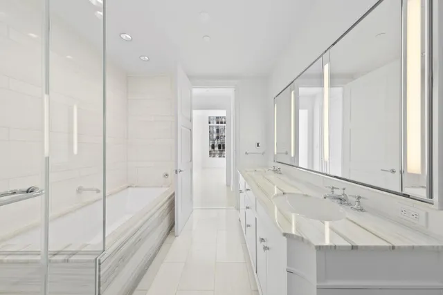 $2,599,000 | 30 Park Place, Unit 42C | TriBeCa