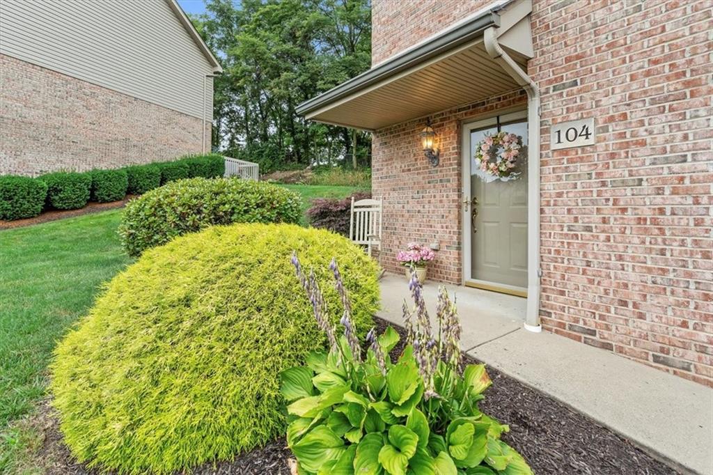 104 Brandon Way Coraopolis, PA 15108 - Photo 2 of 30 Gallery Image 2