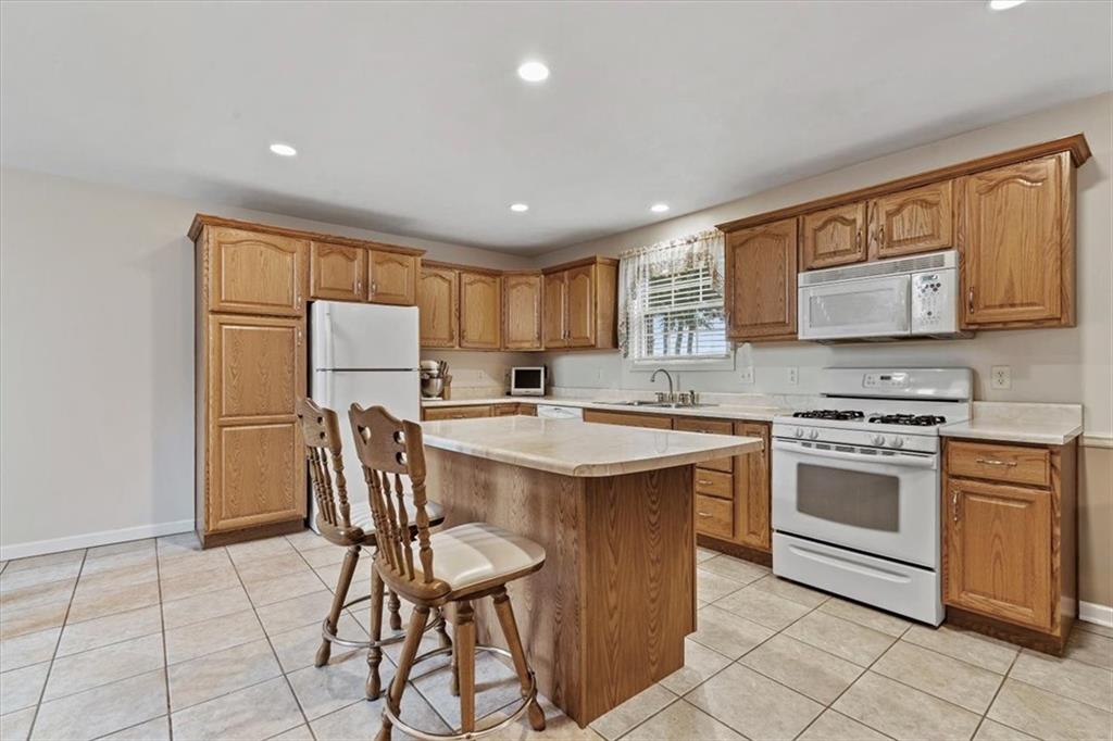 104 Brandon Way Coraopolis, PA 15108 - Photo 6 of 30 Gallery Image 6