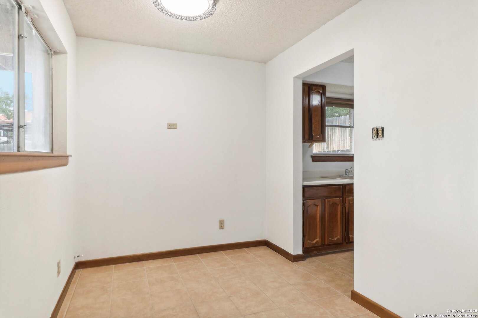 1551 Pebble Beach Road Lakehills, TX 78063 - Photo 17 of 46 a view of an empty room