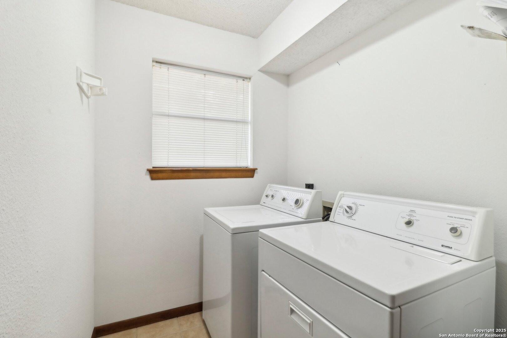 1551 Pebble Beach Road Lakehills, TX 78063 - Photo 31 of 46 a utility room with dryer and washer