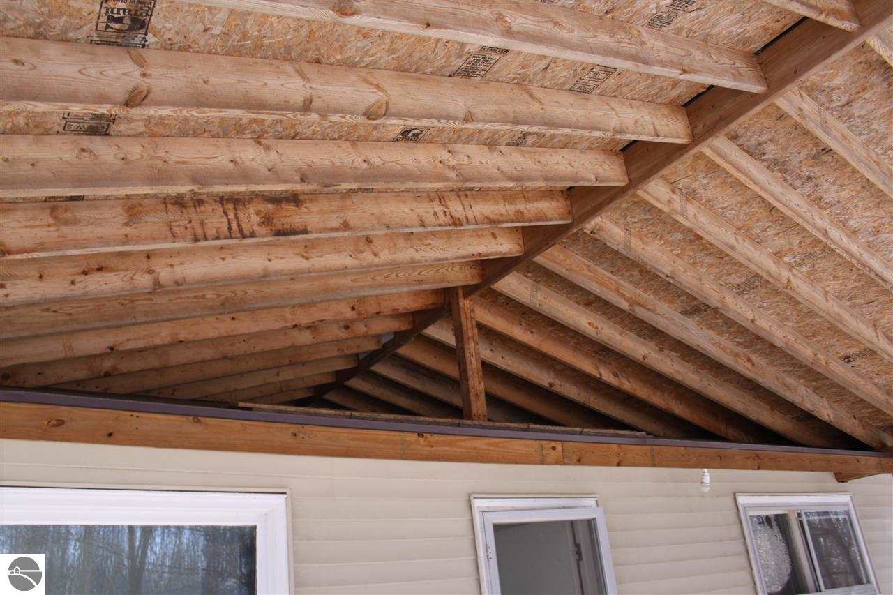 1137 Carlisle Road Traverse City, MI 49696 - Photo 19 of 24 1795412-18.JPG