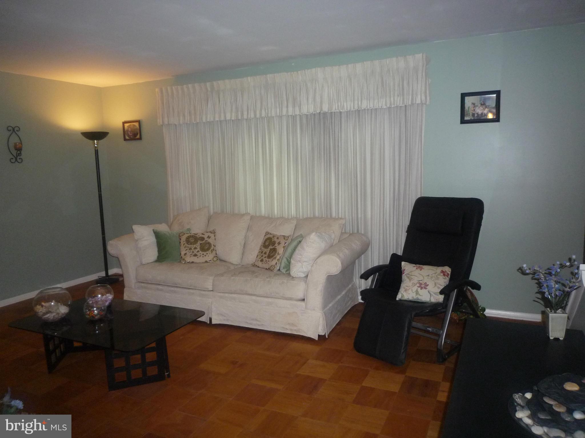 702 Shirley Manor Road Reisterstown, MD 21136 - Photo 9 of 26 Living Room