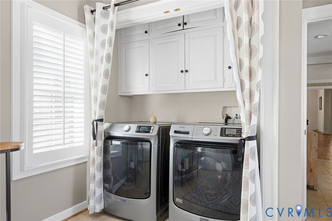 9804 Kingsbridge Road Henrico, VA 23238 - Photo 29 of 50 a kitchen with a stove and a sink