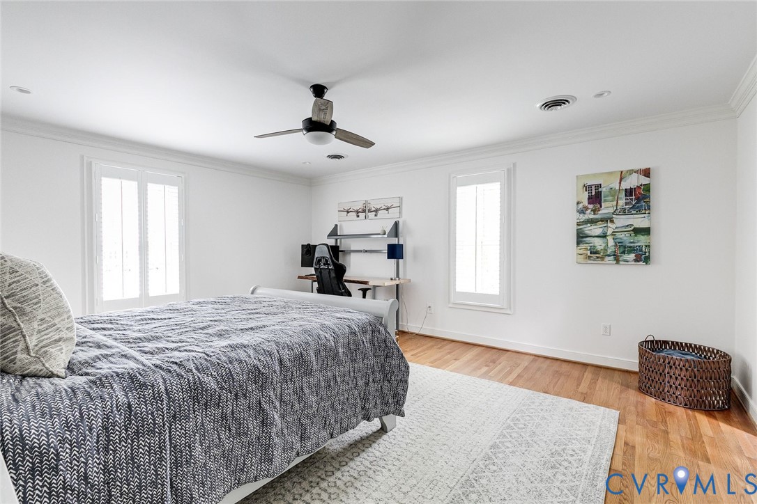 9804 Kingsbridge Road Henrico, VA 23238 - Photo 33 of 50 a bed room with a bed and a couch