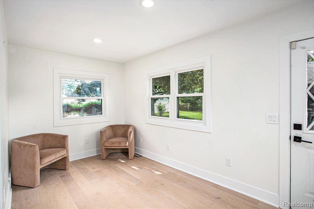 31100 West Rutland Street Beverly Hills, MI 48025 - Photo 12 of 28