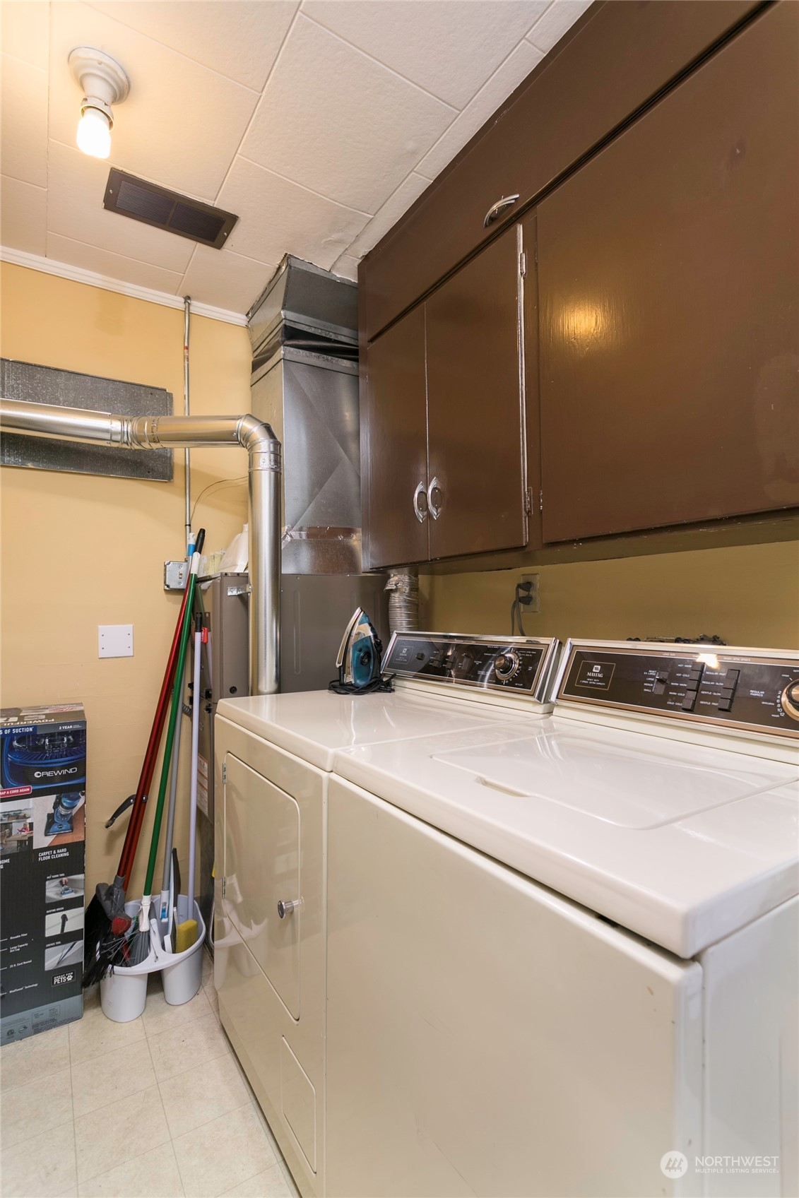 1893 Yew Street Road Bellingham, WA 98229 - Photo 17 of 32 Gallery Image 17