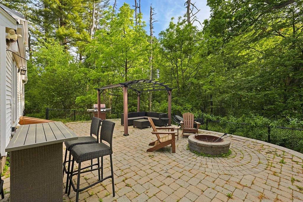 12 Illinois Road Tewksbury, MA 01876 - Photo 6 of 32