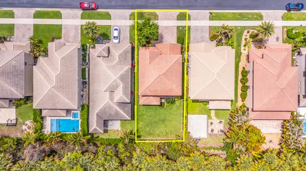$565,000 | 5801 Southeast Crooked Oak Avenue, Hobe Sound, FL 33455