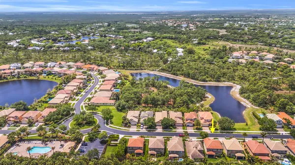 $565,000 | 5801 Southeast Crooked Oak Avenue, Hobe Sound, FL 33455