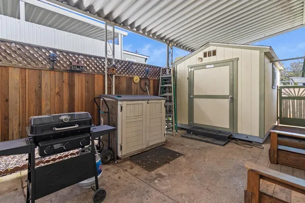 a view of a storage & utility room