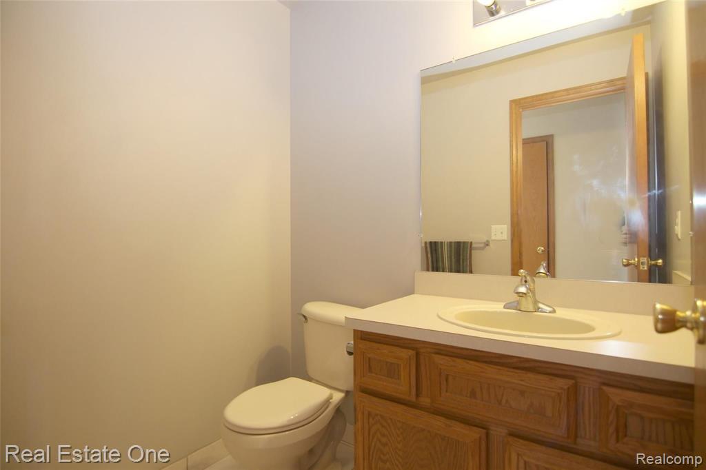 945 Maidstone Drive Rochester Hills, MI 48307 - Photo 16 of 25