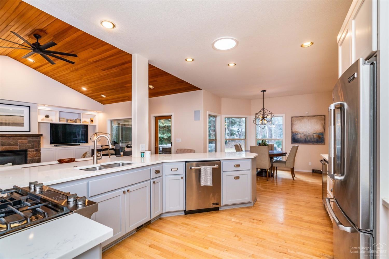 19387 Rim Lake Court Bend, OR 97702 - Photo 5 of 25 Additional Photo