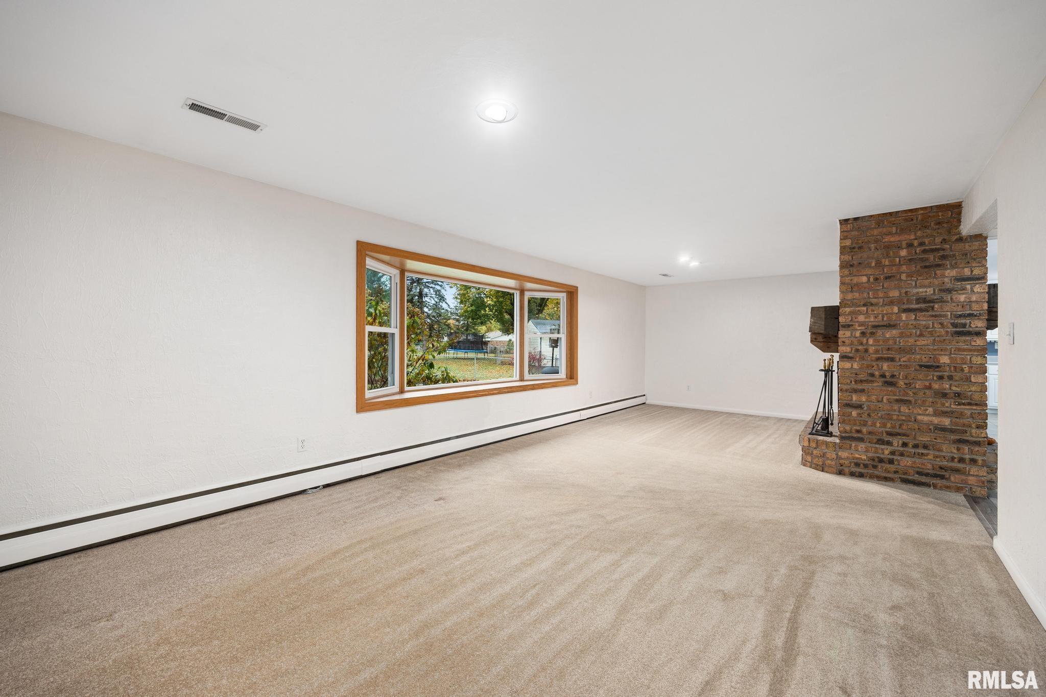 1154 West Cruger Road Washington, IL 61571 - Photo 11 of 36 Gallery Image 11