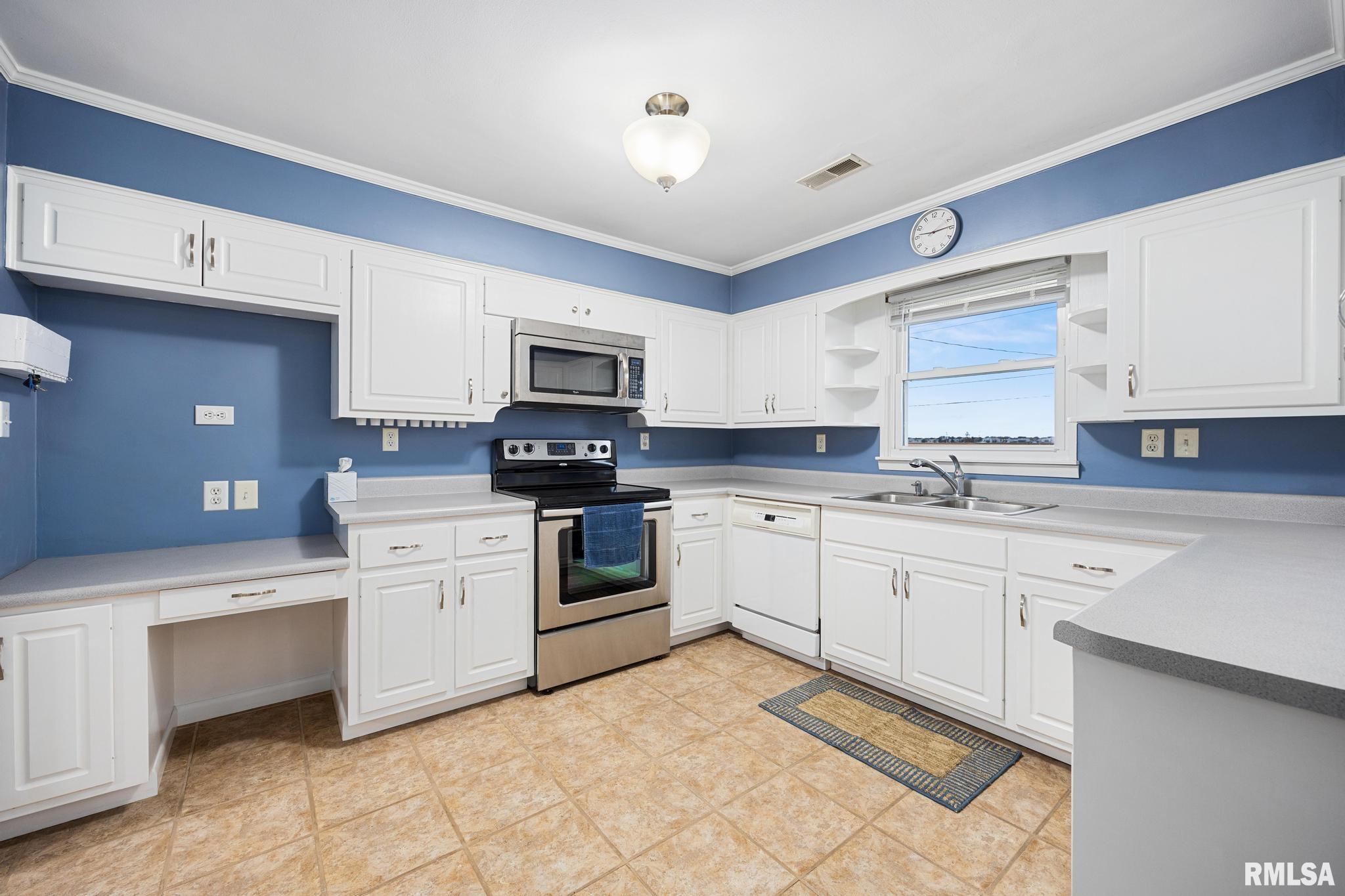 1154 West Cruger Road Washington, IL 61571 - Photo 17 of 36 Gallery Image 17