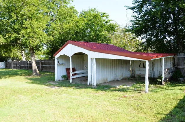 a front view of house with yard and garage