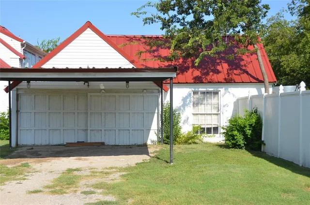 $350,000 | 609 East Main Street, Hamilton, TX 76531