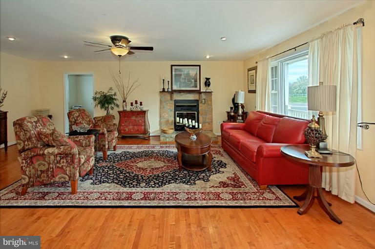 13316 Spriggs Road Manassas, VA 20112 - Photo 1 of 30 Living Room