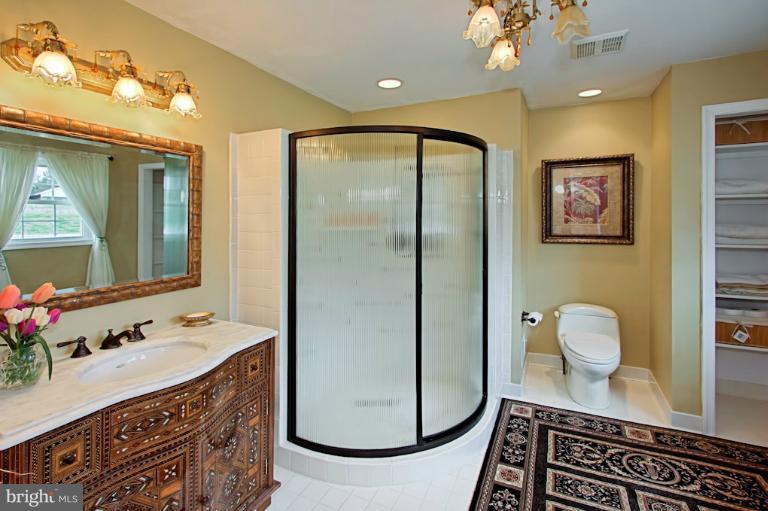 13316 Spriggs Road Manassas, VA 20112 - Photo 19 of 30 Bath (Master)