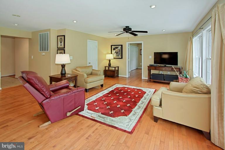 13316 Spriggs Road Manassas, VA 20112 - Photo 3 of 30 Family Room