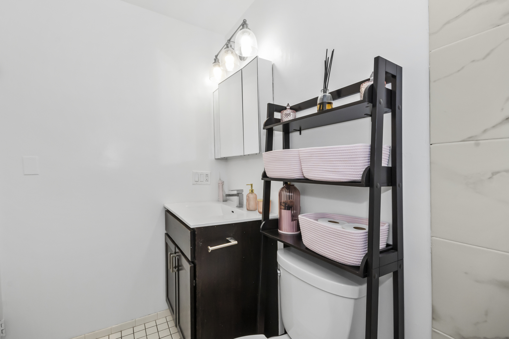 111 West Maple Street, Unit 1110 Chicago, IL 60610 - Photo 18 of 23 a utility room with dryer and washer
