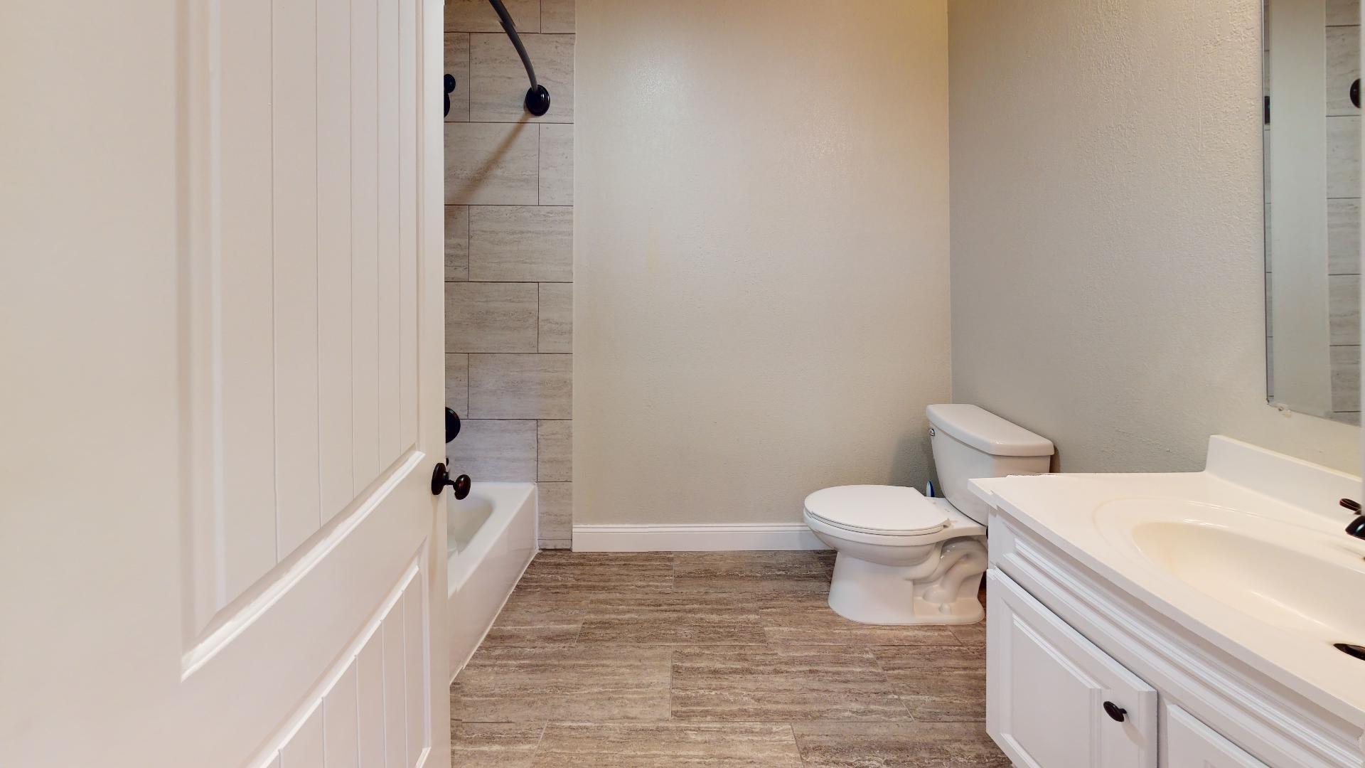 60141 Agate Road Bend, OR 97702 - Photo 16 of 34 60141-Agate-Rd-Bathroom-2