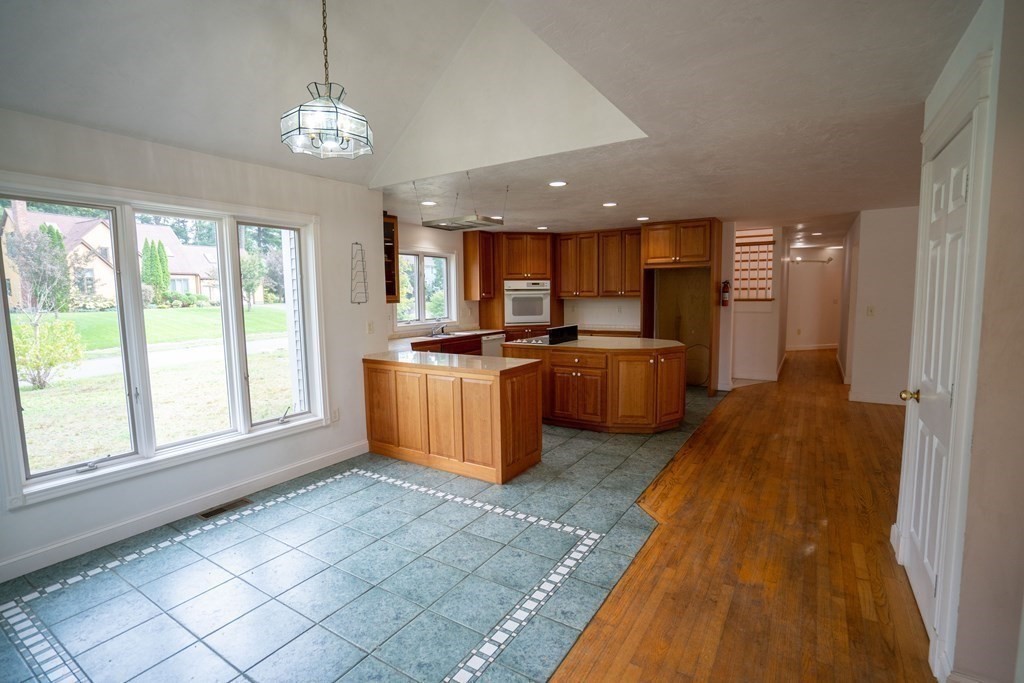 24 Tanglewood Road Amherst, MA 01002 - Photo 5 of 30 Gallery Image 5