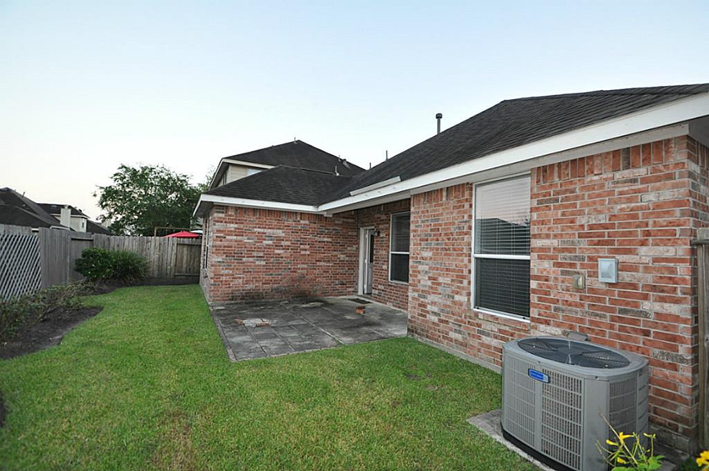 12315 Field Brook Court Houston, TX 77089 - Photo 24 of 28 a backyard of a house with table and chairs