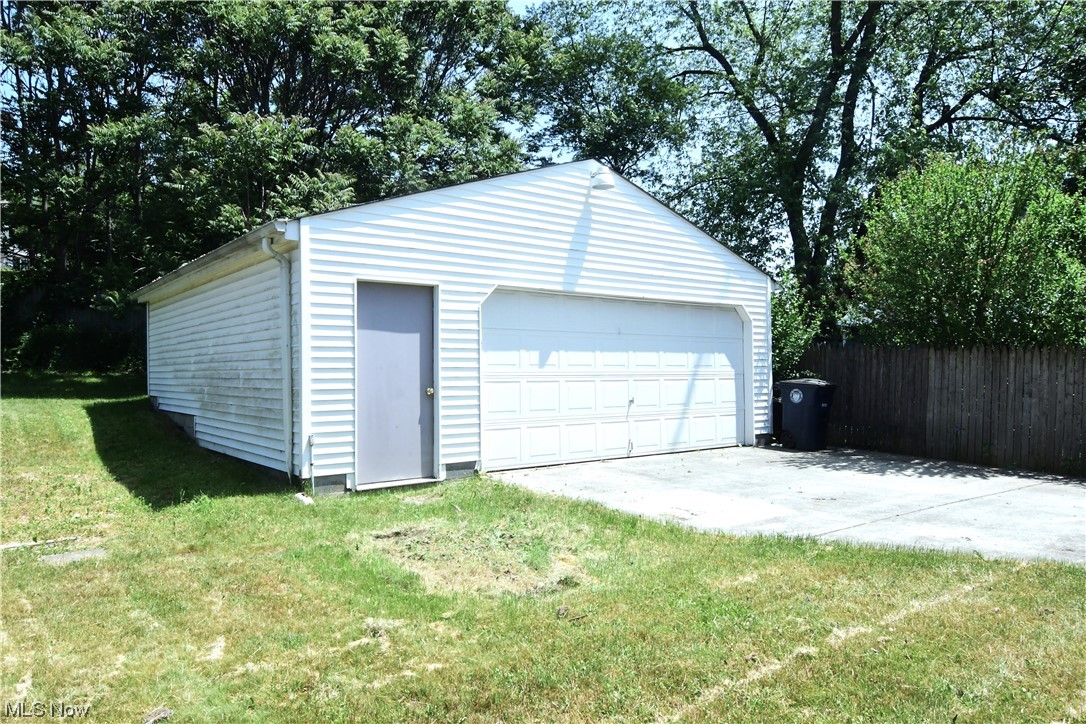 559 Baldwin Road Akron, OH 44312 - Photo 24 of 25 Garage