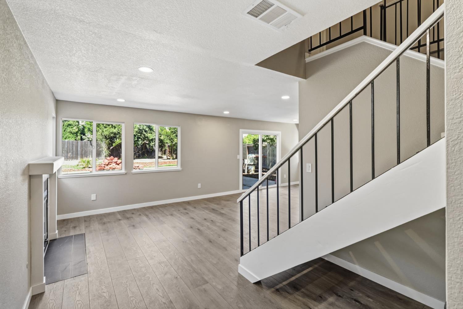 7521 Delta Pointe Way Sacramento, CA 95823 - Photo 9 of 48
