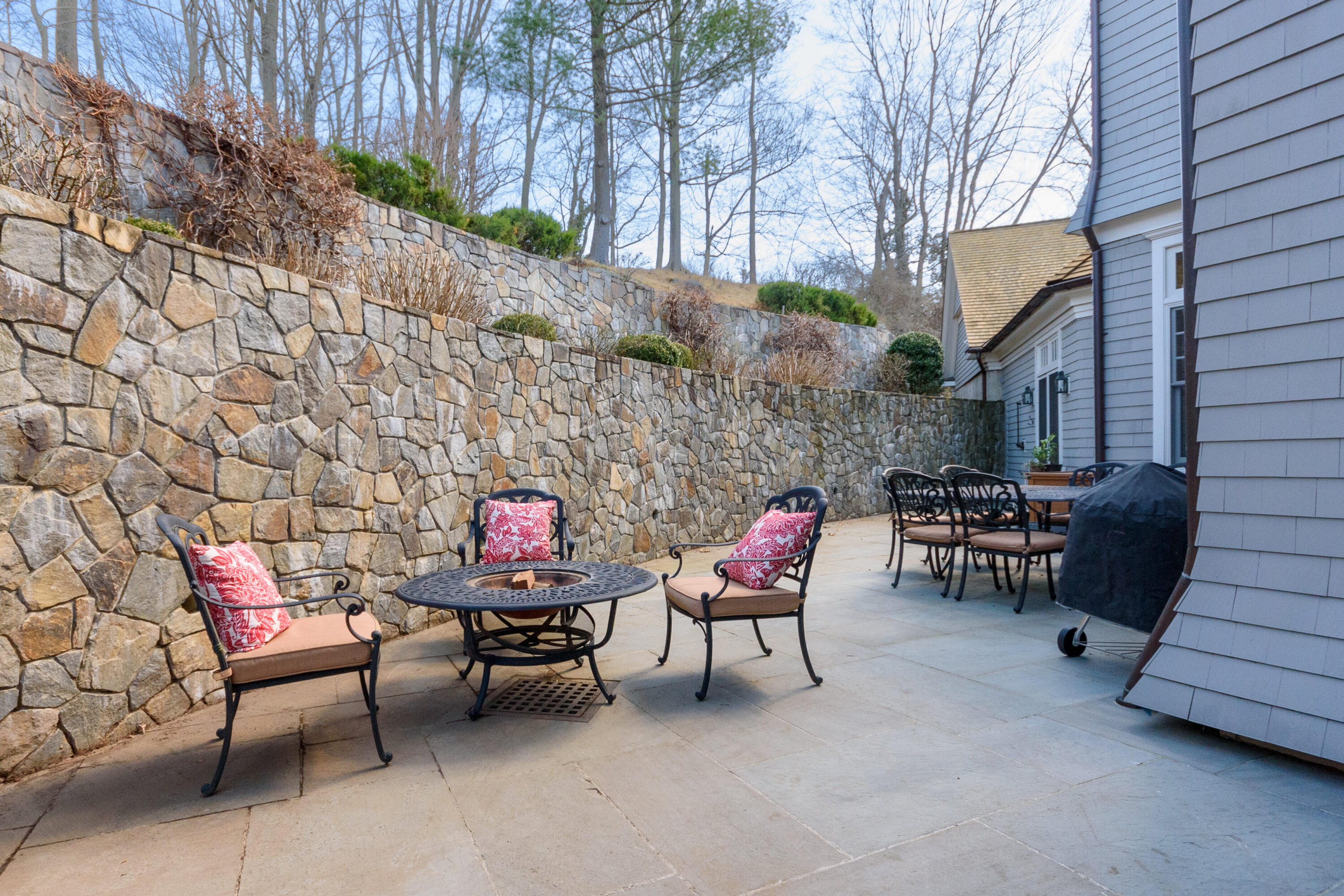 80 Goodwives River Road Darien, CT 06820 - Photo 52 of 57 a backyard of a house with table and chairs