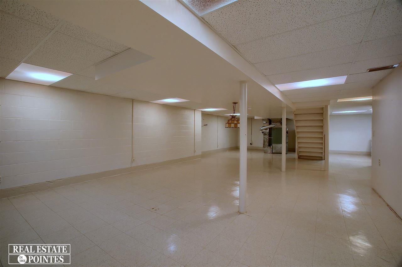 1680 Oxford Road Grosse Pointe Woods, MI 48236 - Photo 21 of 30