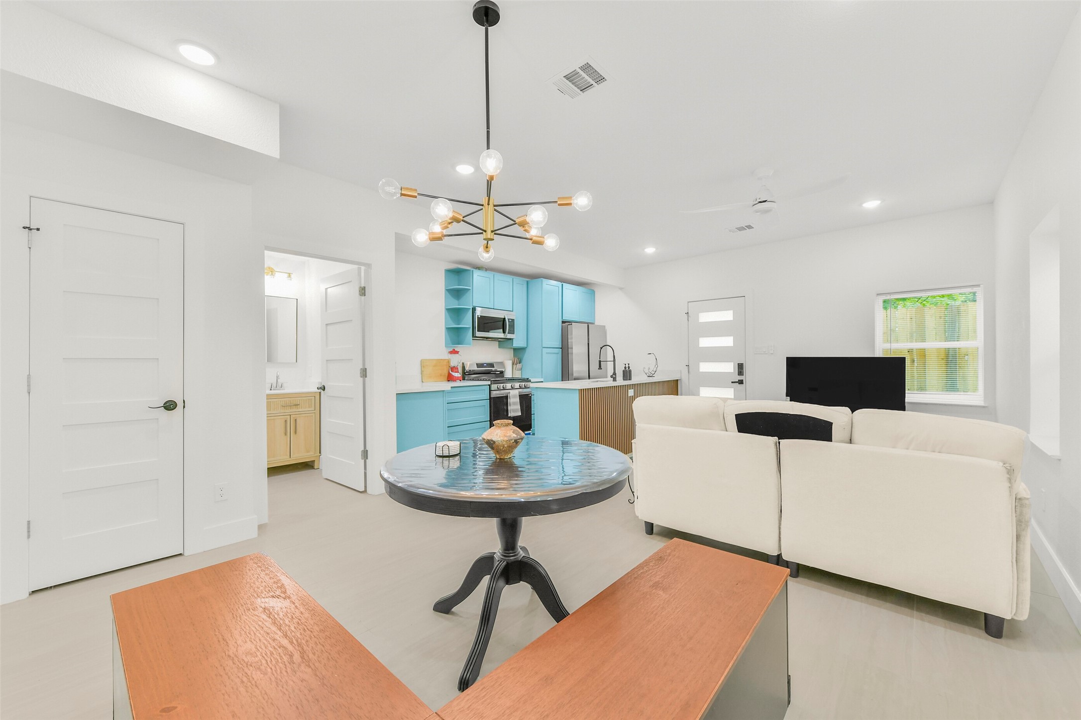 7103 Long Point Road, Unit B Houston, TX 77055 - Photo 4 of 16 Gallery Image 4