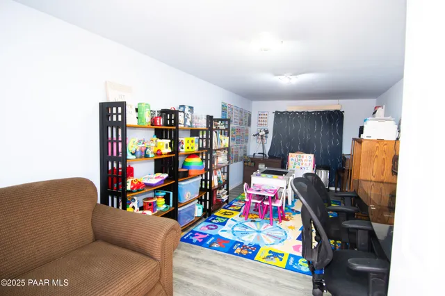 $325,000 | 27585 El Oro Drive, Seligman, AZ 86337