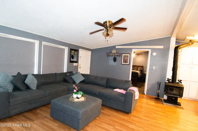 $325,000 | 27585 El Oro Drive, Seligman, AZ 86337