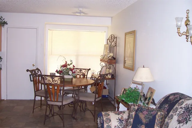 $470 | 303 E Avenue, Hooks, TX 75561