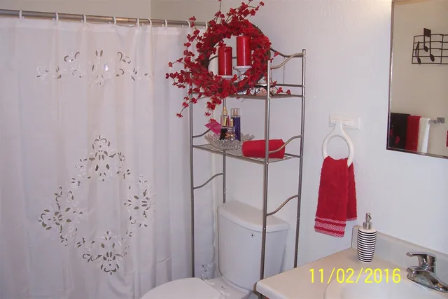 $470 | 303 E Avenue, Hooks, TX 75561