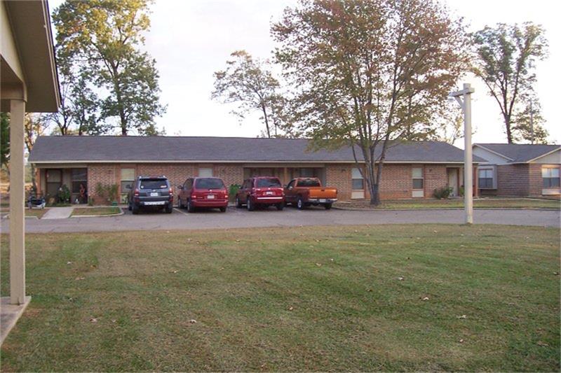 303 E Avenue Hooks, TX 75561 - Photo 4 of 19 a car parked in front of a houses