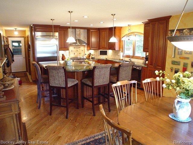 5849 Mabley Hill Road Fenton, MI 48430 - Photo 7 of 10 Kitchen