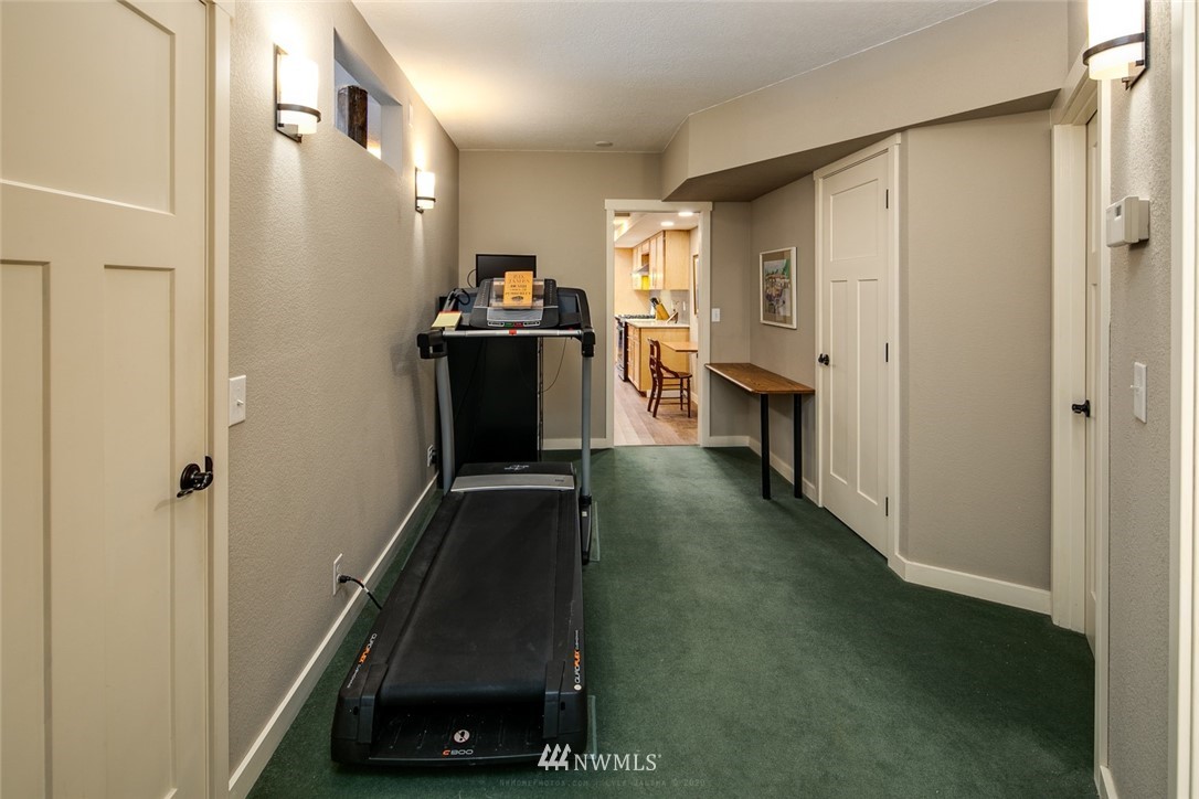 710 Fieldston Road Bellingham, WA 98225 - Photo 24 of 27 a view of a hallway with workspace and a window