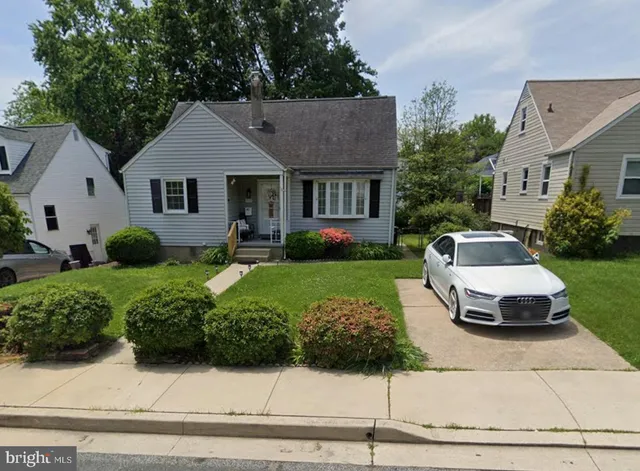 a car parked in front of white house