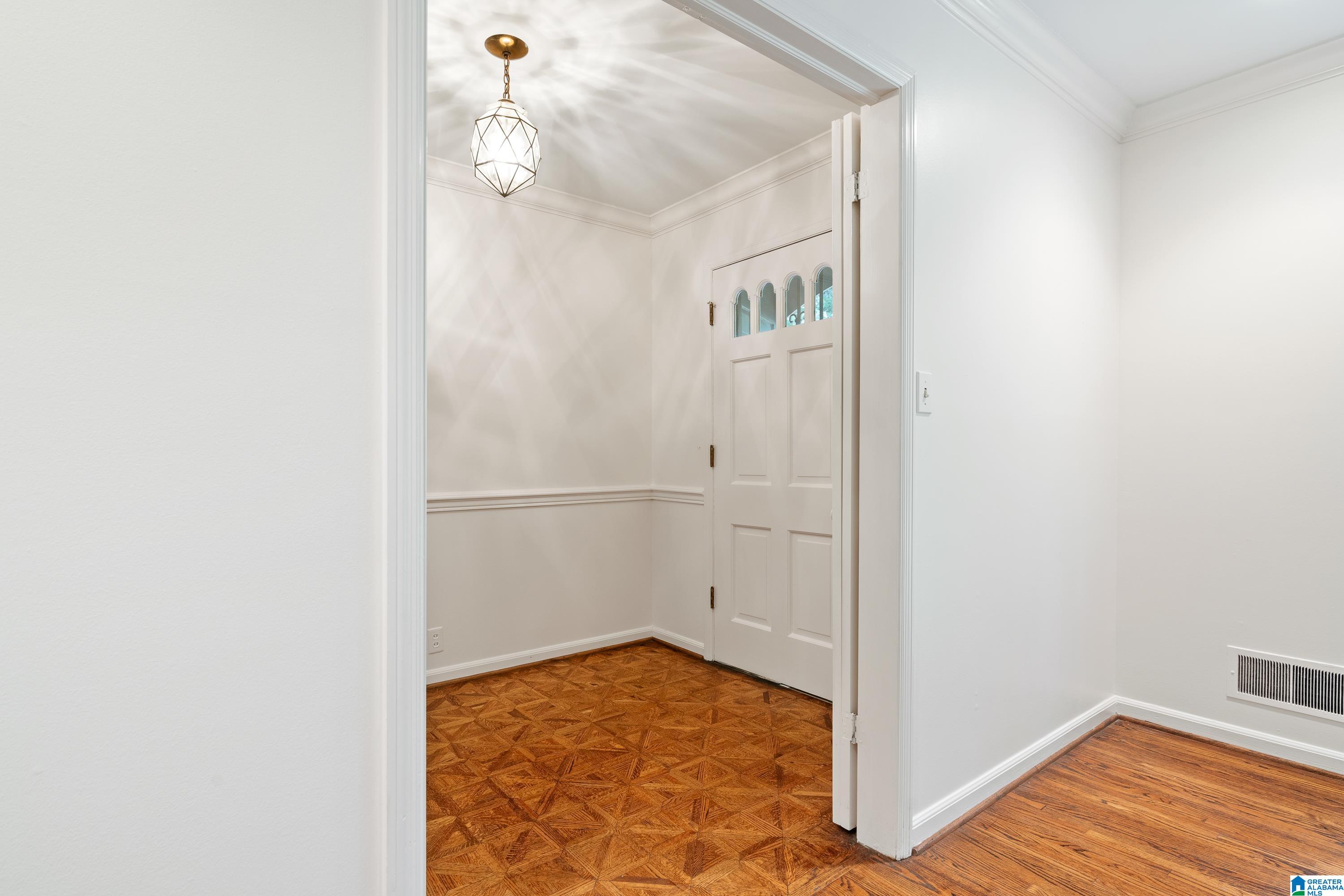 2686 Altadena Road Birmingham, AL 35243 - Photo 6 of 45 Gallery Image 6