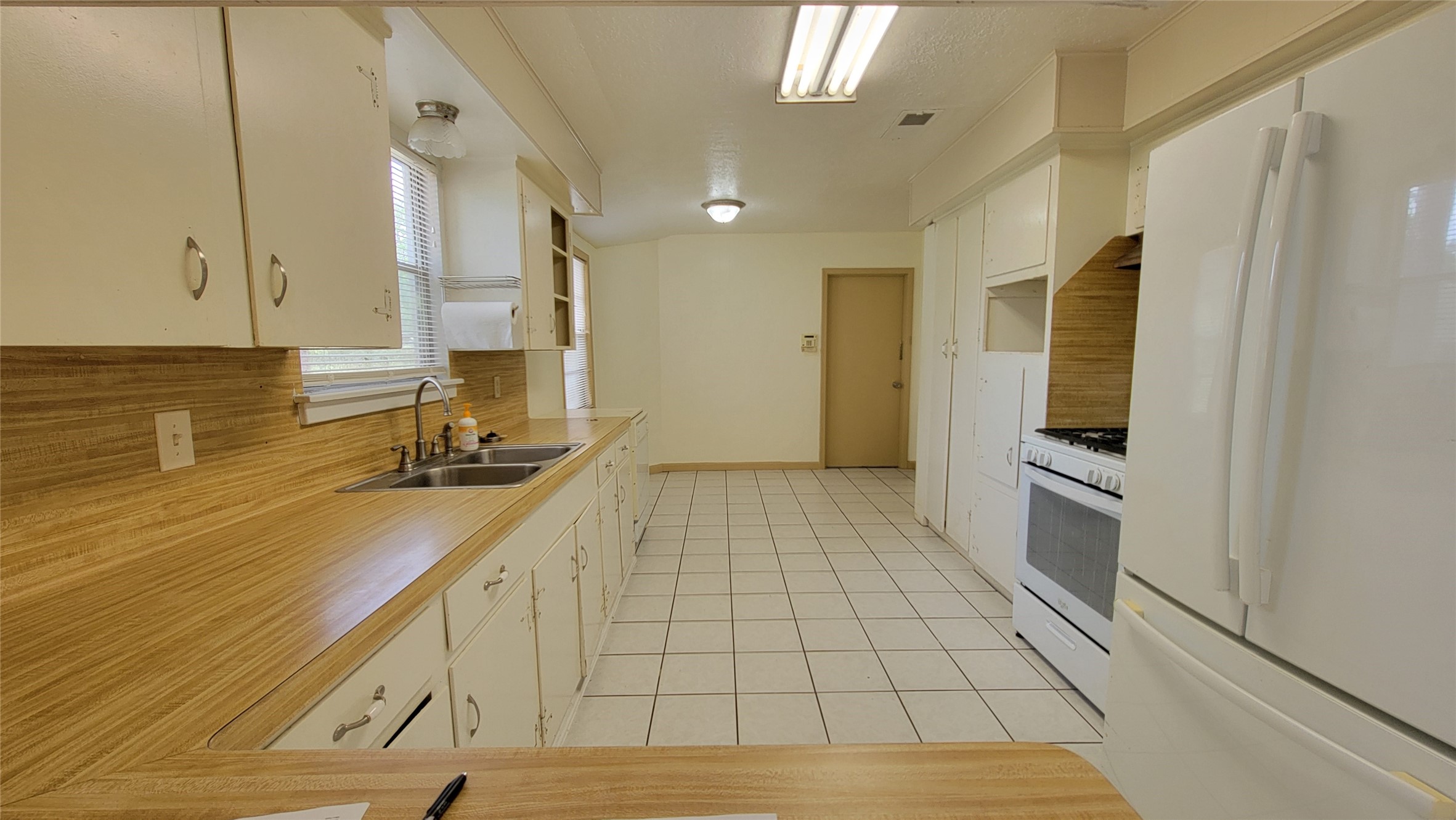 17718 Strack Drive Spring, TX 77379 - Photo 9 of 14 Kitchen w/ Breakfast