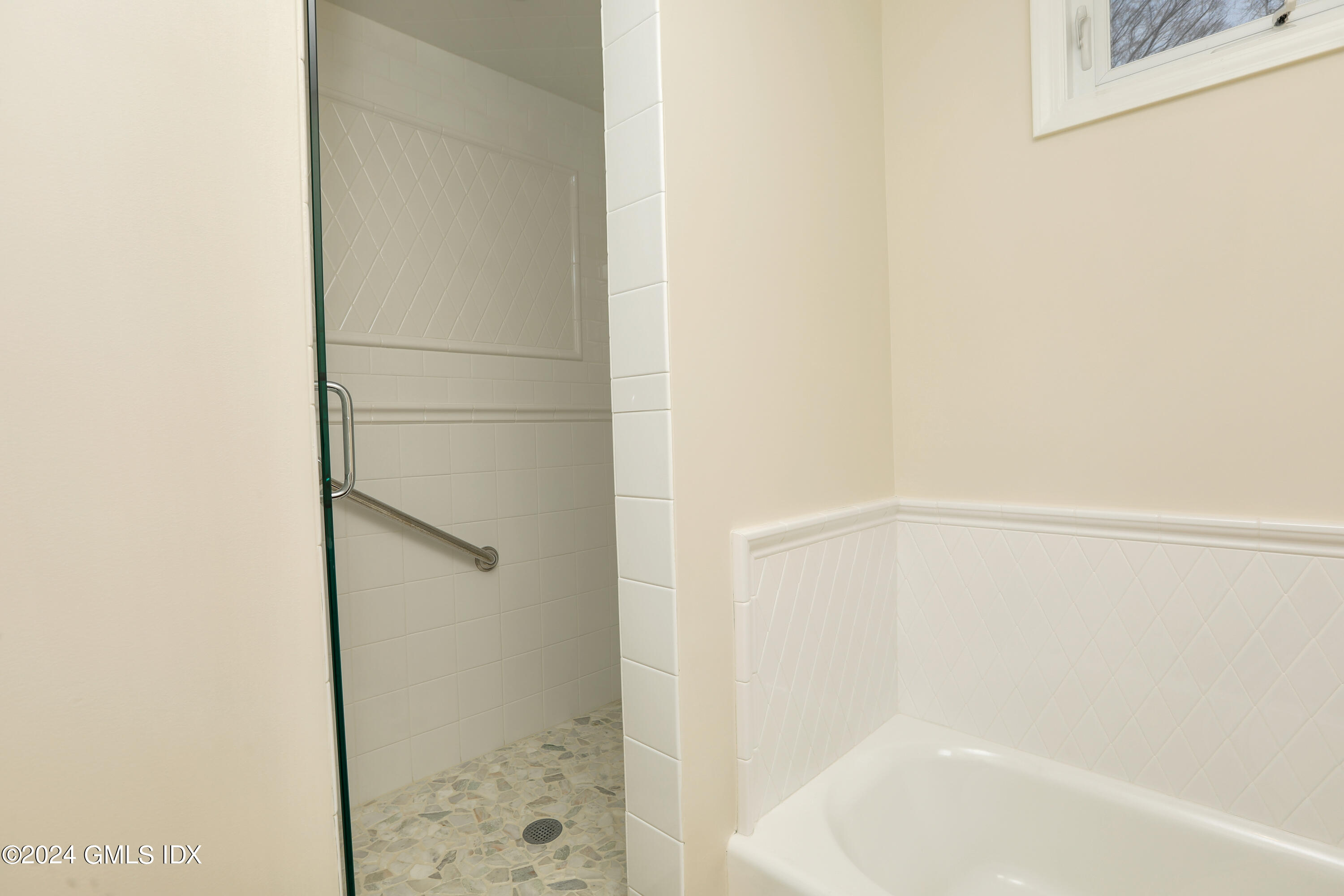 13 Riverside Lane Riverside, CT 06878 - Photo 14 of 25 a bathroom with a shower