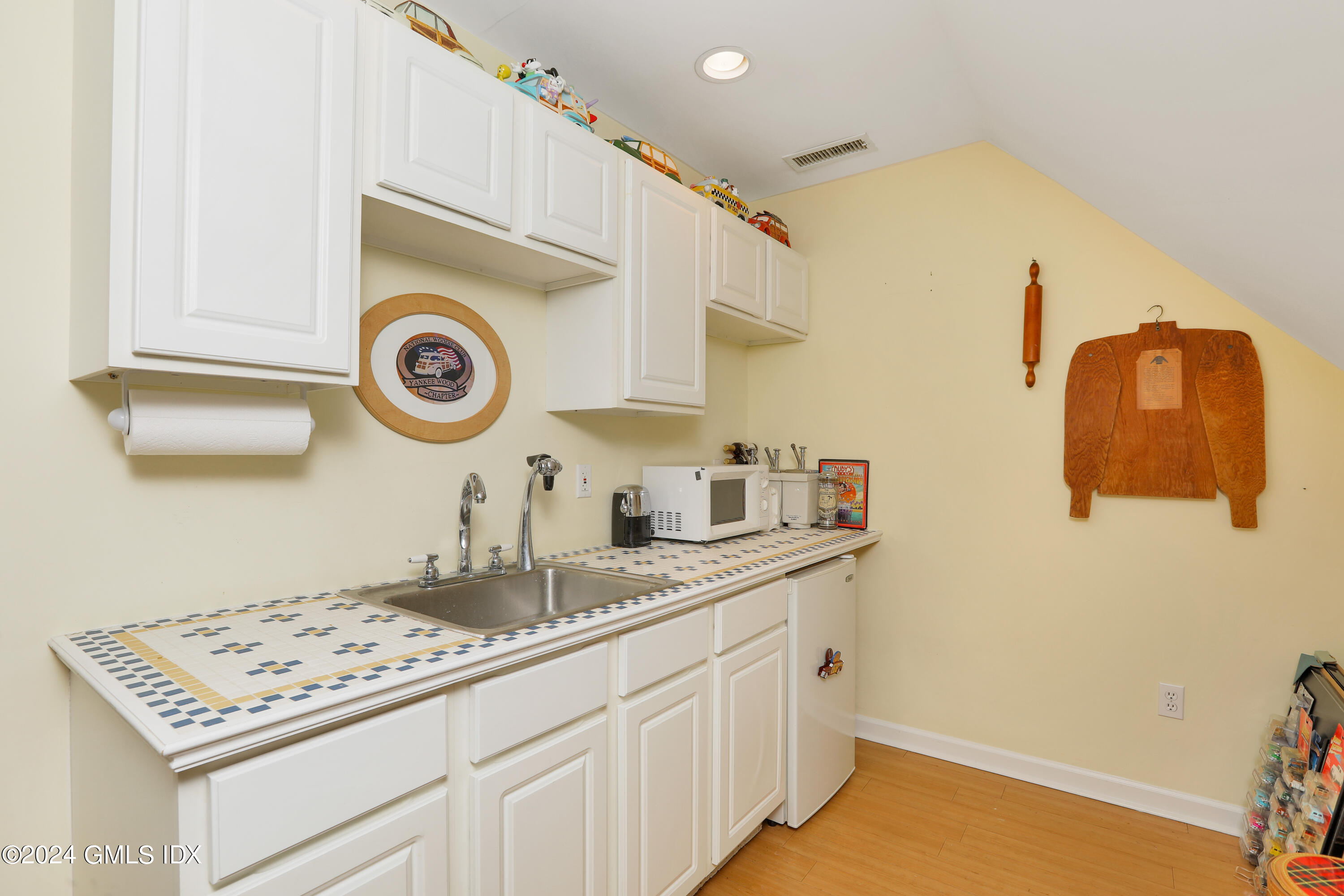 13 Riverside Lane Riverside, CT 06878 - Photo 21 of 25 a bathroom with a granite countertop sink and a stove