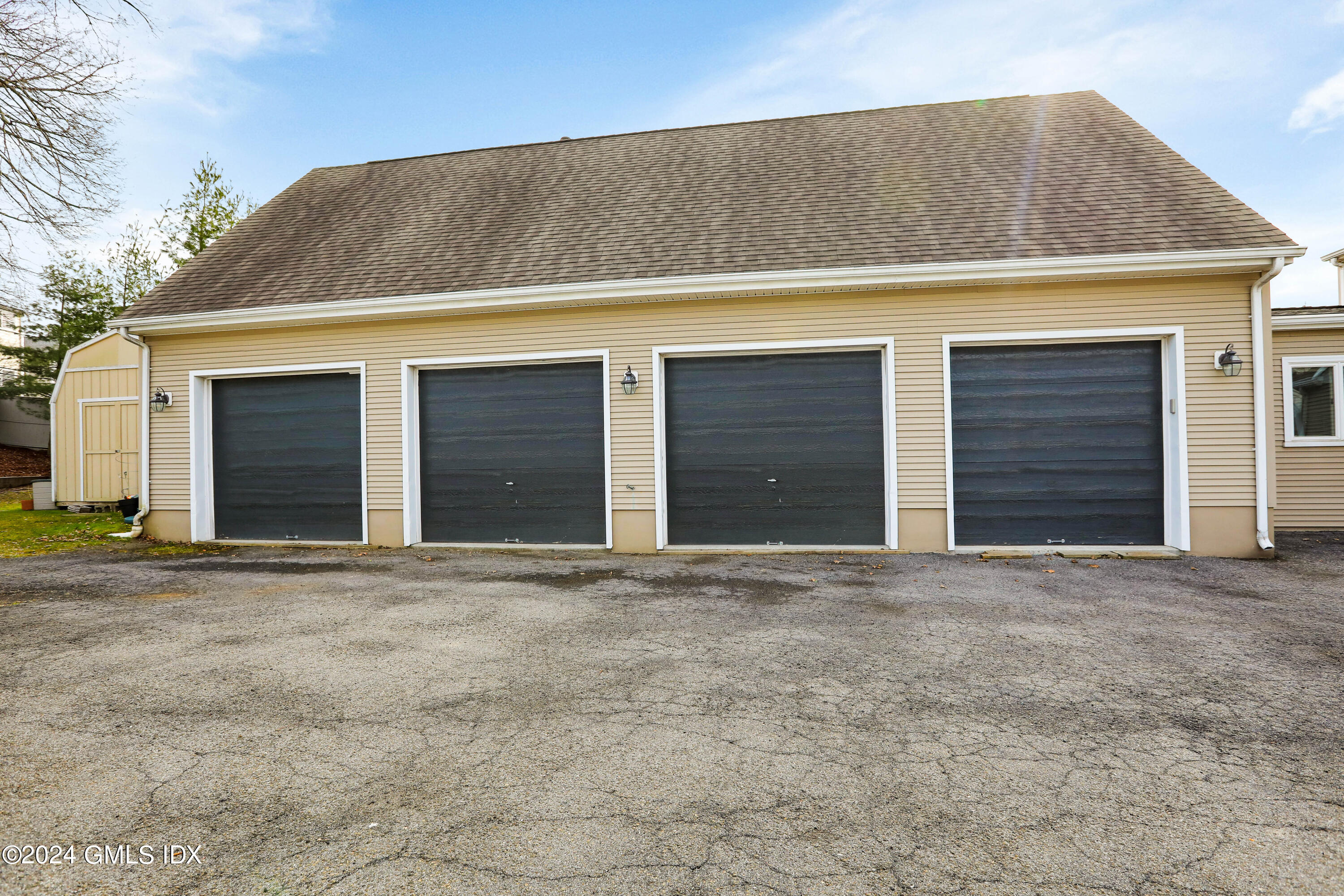 13 Riverside Lane Riverside, CT 06878 - Photo 3 of 25 a house with a outdoor space