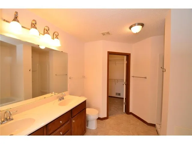 $2,350 | 15661 60th Avenue North, Plymouth, MN 55446