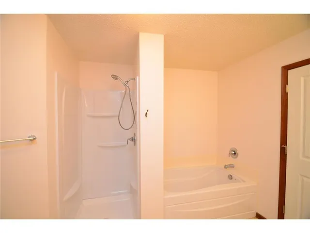 $2,350 | 15661 60th Avenue North, Plymouth, MN 55446