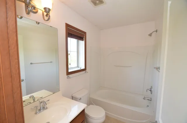 $2,350 | 15661 60th Avenue North, Plymouth, MN 55446